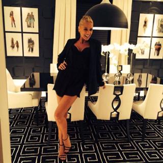Adriane Galisteu feet photo thumbnail