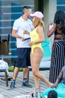 Rihanna feet photo thumbnail