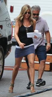 Jennifer Aniston feet photo thumbnail
