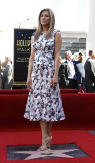 Jennifer Aniston feet photo thumbnail