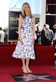Jennifer Aniston feet photo thumbnail