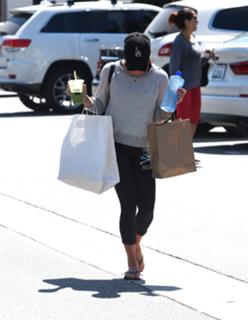 Lea Michele feet photo thumbnail