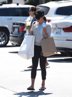 Lea Michele feet photo thumbnail