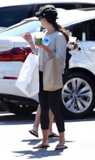 Lea Michele feet photo thumbnail
