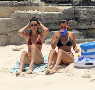 Kendall Jenner feet photo thumbnail