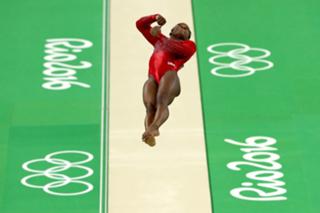 Simone Biles feet photo thumbnail