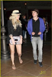 Pixie Lott feet photo thumbnail