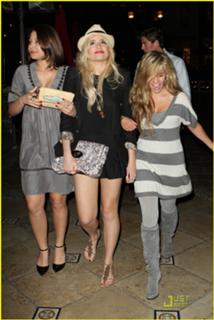 Pixie Lott feet photo thumbnail