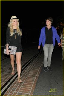 Pixie Lott feet photo thumbnail