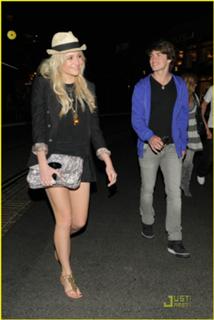 Pixie Lott feet photo thumbnail