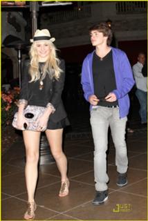 Pixie Lott feet photo thumbnail