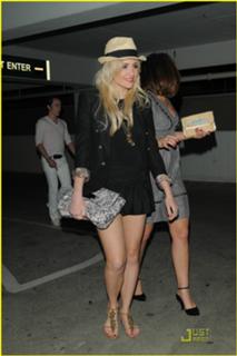 Pixie Lott feet photo thumbnail
