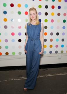 Elle Fanning feet photo thumbnail