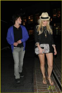Pixie Lott feet photo thumbnail