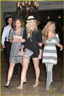 Pixie Lott feet photo thumbnail