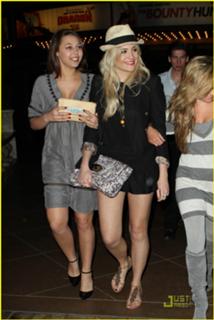 Pixie Lott feet photo thumbnail