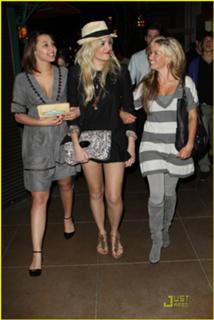 Pixie Lott feet photo thumbnail