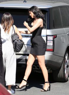 Kylie Jenner feet photo thumbnail