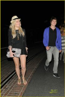 Pixie Lott feet photo thumbnail