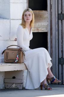 Elle Fanning feet photo thumbnail
