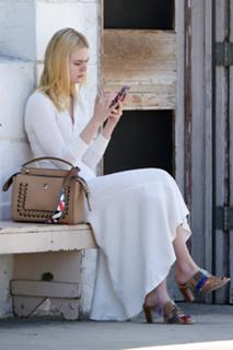 Elle Fanning feet photo thumbnail
