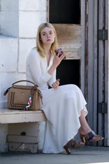 Elle Fanning feet photo thumbnail