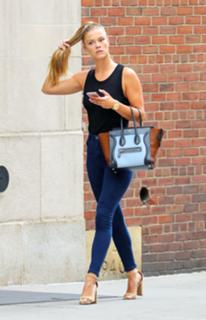Nina Agdal feet photo thumbnail