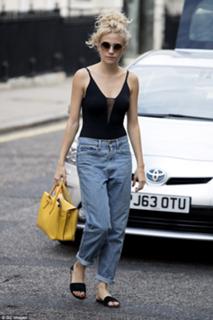 Pixie Lott feet photo thumbnail