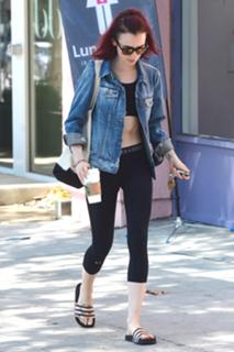 Lily Collins feet photo thumbnail