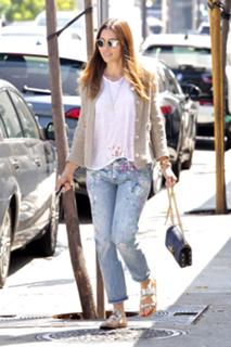 Jessica Biel feet photo thumbnail