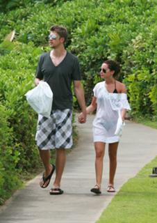 Ashley Tisdale feet photo thumbnail