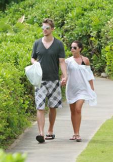 Ashley Tisdale feet photo thumbnail