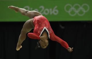 Simone Biles feet photo thumbnail