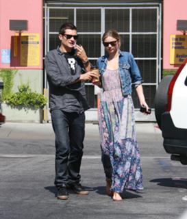Miranda Kerr feet photo thumbnail