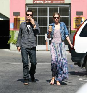Miranda Kerr feet photo thumbnail