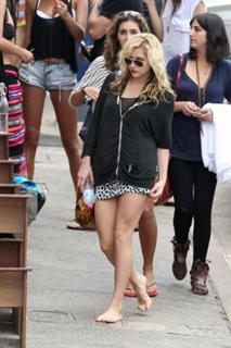 Kesha feet photo thumbnail