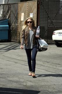 Ashley Olsen feet photo thumbnail