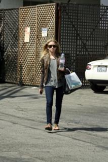 Ashley Olsen feet photo thumbnail