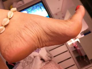 Karin Klemp feet photo thumbnail