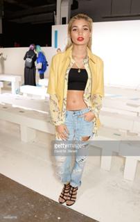 Pia Mia feet photo thumbnail