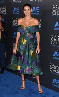 Angie Harmon feet photo thumbnail