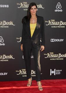 Angie Harmon feet photo thumbnail