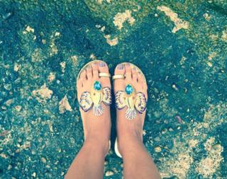 Cristina Ferreira feet photo thumbnail