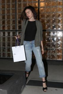 Lily Collins feet photo thumbnail