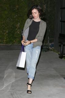 Lily Collins feet photo thumbnail