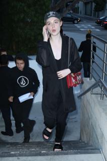 Elle Fanning feet photo thumbnail