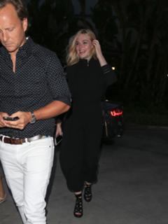 Elle Fanning feet photo thumbnail