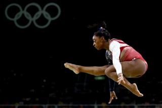 Simone Biles feet photo thumbnail