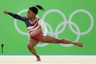 Simone Biles feet photo thumbnail