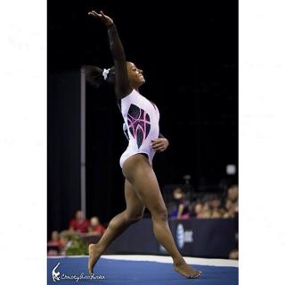 Simone Biles feet photo thumbnail